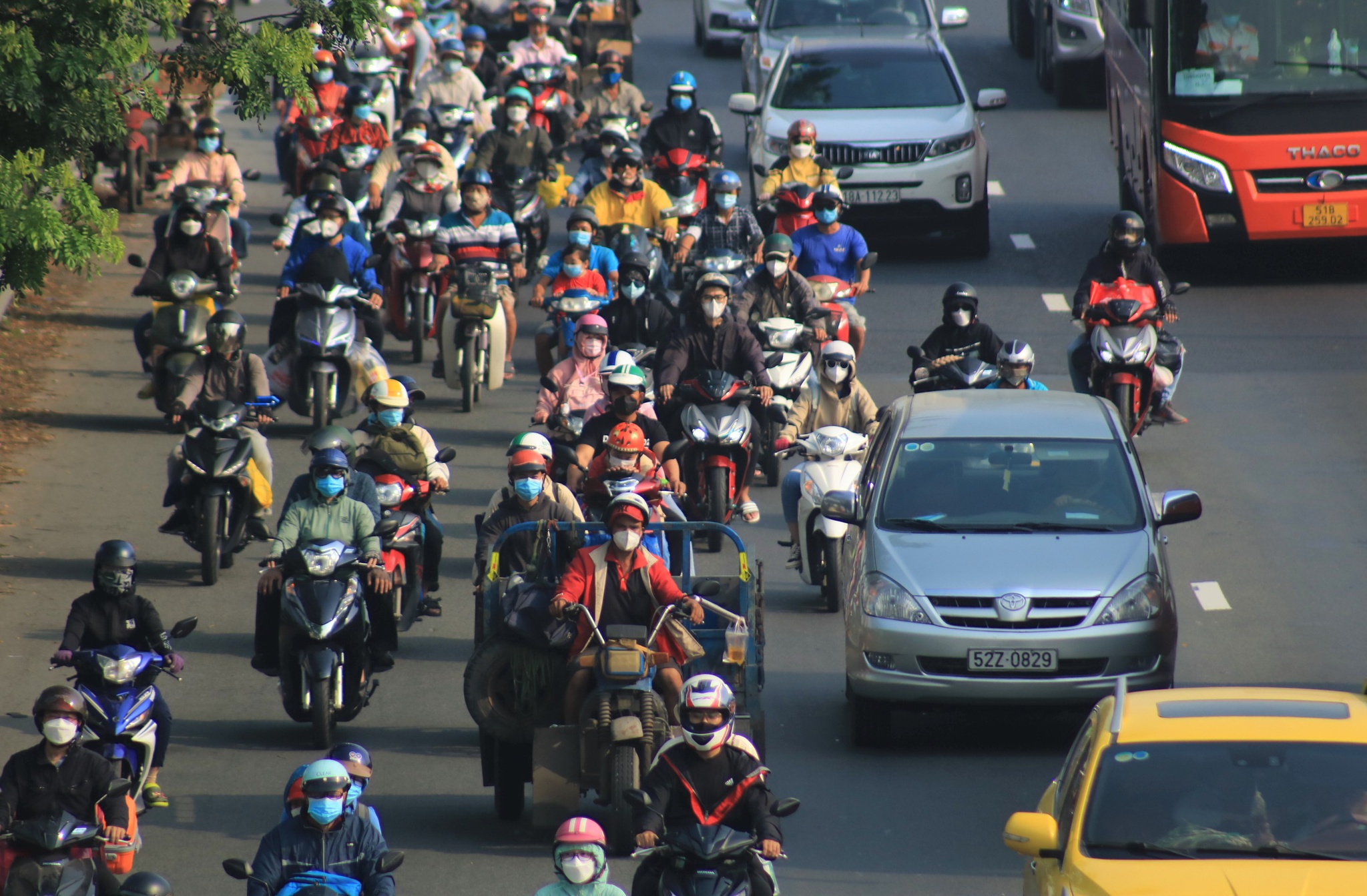 27 Thang Chap Chay Xe May Cho Do Ve Mien Tay An Tet Bien Nguoi Ngay Cua Ngo Eb7 6294308 1