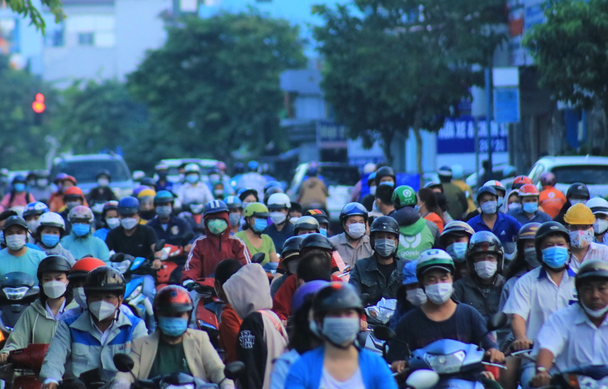 Ngay Valentine Nguoi Sai Gon Dua Con Di Hoc Sau 9 Thang O Nha Duong Ket Cung D0f 6313555 1