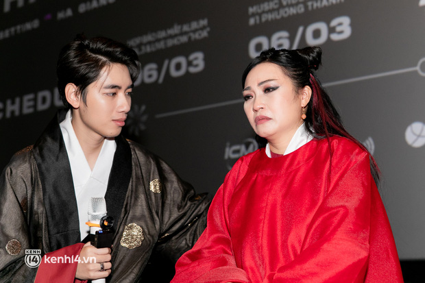 Phuong Thanh Bat Khoc Nuc No Tai Hop Bao Ra Mat Mv Chan May K Icm Tra Loi Ra Sao Khi Bai Moi Bi Noi Mot Mau Voi Hit Cu 66d 6343153