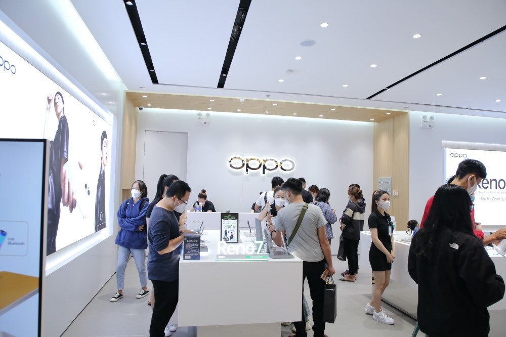 Cac Hang Smartphone Dua Nhau Mo Cua Hang Rieng Tai Viet Nam 042 6422233 1