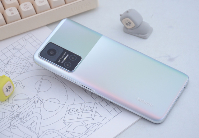 Honor Ra Mat Smartphone Tam Trung Thiet Ke Giong Iphone Gia Chi 5 Trieu Dong 577 6396736