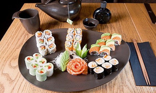 Da Mat Voi Mon Sushi Tru Danh Tu Nhat Ban 4dc 6458930 1