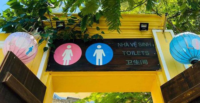 Thuc Trang Dang Buon Tu Nhung Nha Ve Sinh Tai Cac Diem Du Lich O Nuoc Ta Hien Nay 762 6449194