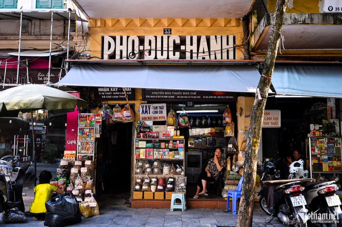 Bi Mat Sau Nhung Tam Bien Quang Cao Co Dien O Ha Noi 09d 6602086 1