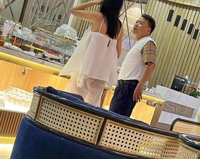 Lo Them Clip Quynh Bup Be Phuong Oanh Quay Banh Noc Voi Shark Binh Om Hon Cong Khai Gay Xon Xao 21c 6611433 1