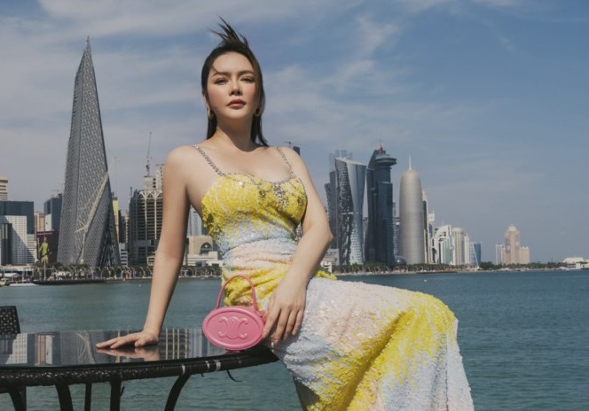 Lý Nhã Kỳ khoe dáng ‘bốc lửa’ ở xứ Ả Rập