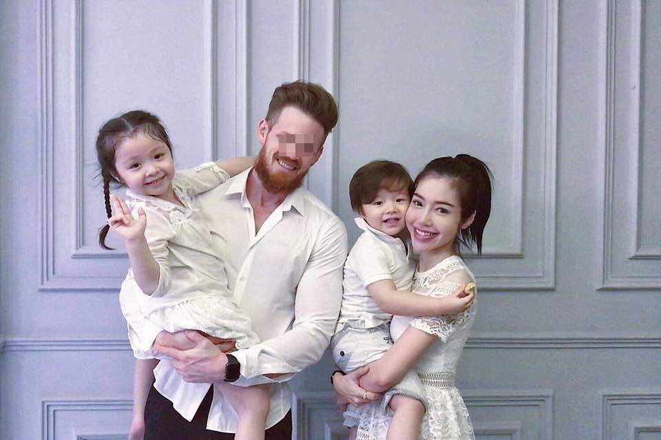 Elly Trần kêu gọi ‘tài trợ’ sau khi bị chồng Tây ngừng chu cấp tiền học cho con