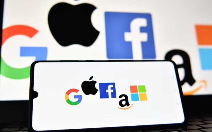 Khi những ‘gã khổng lồ’ như Google, Meta, Netflix cũng bị ép trả tiền Internet
