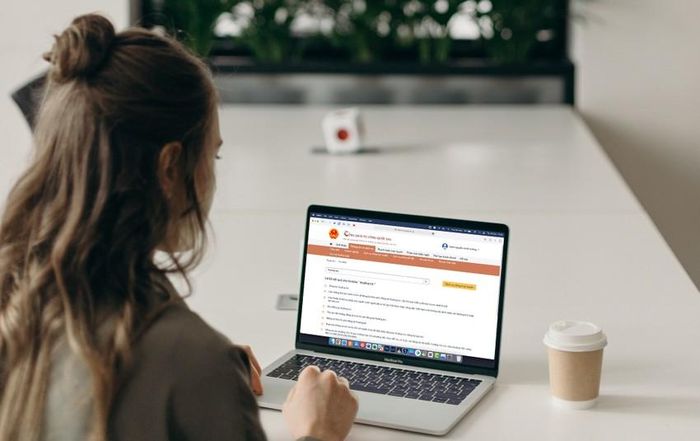 Bỏ sổ hộ khẩu, người dân đăng ký thường trú, tạm trú từ xa ra sao?