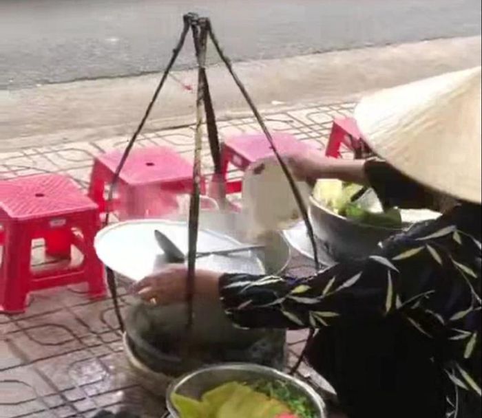 Chưa tìm ra người phụ nữ bán bún đổ thức ăn thừa vào nồi nước lèo ở Nha Trang