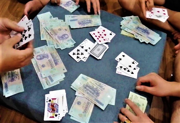 Đánh bài vui ngày Tết có bị phạt tù không?