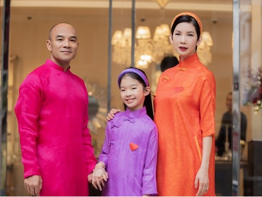 Xuân Lan chụp ảnh gia đình đón Tết Nguyên Đán 2023