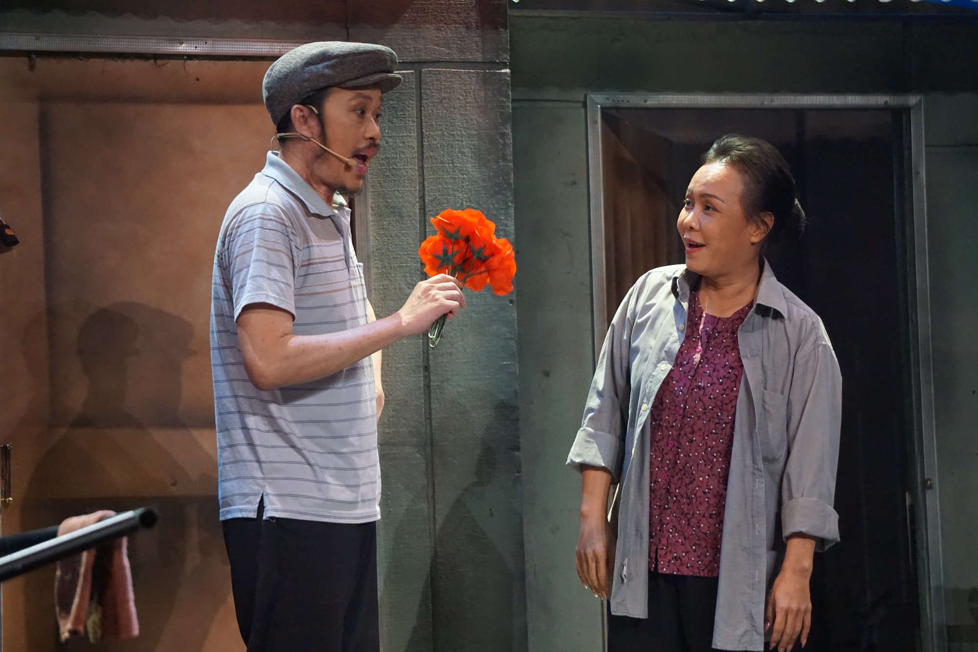 Việt Hương lên tiếng về việc không đứng chung sân khấu với Hoài Linh, tiết lộ luôn mối quan hệ hiện tại