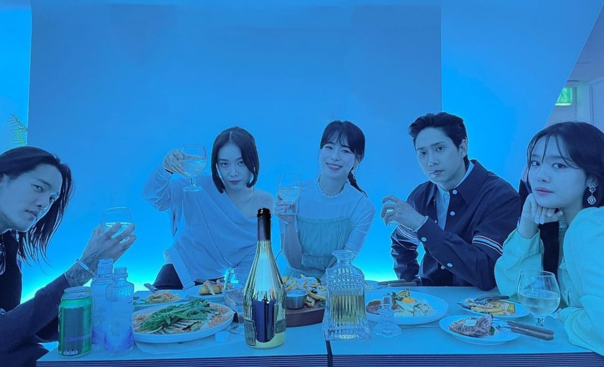 Vì sao loạt ảnh chụp chung của các diễn viên ‘The Glory’ khiến khán giả sợ hãi?