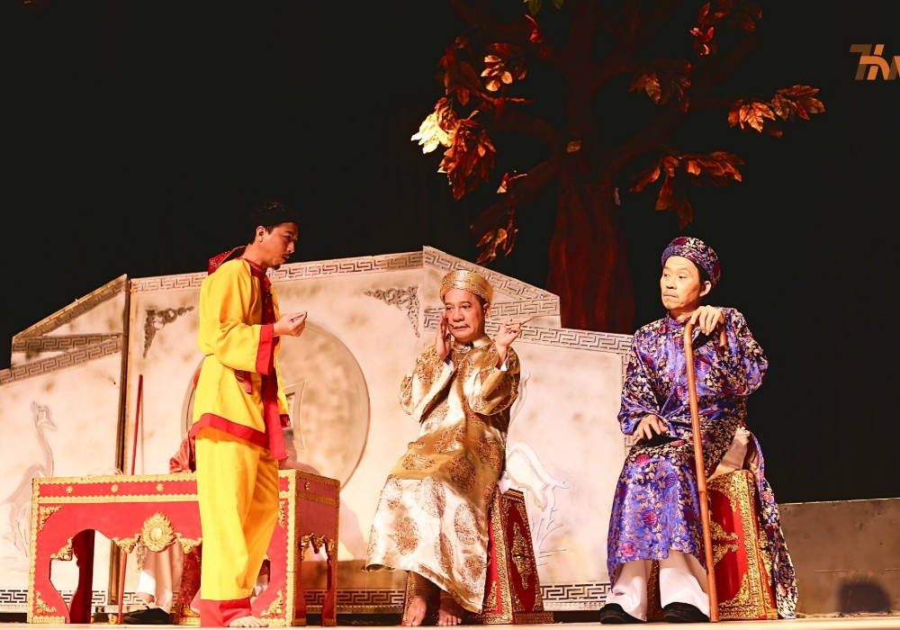 Sân khấu Tết 2023: Vở diễn có Hoài Linh, Việt Hương ‘cháy vé’