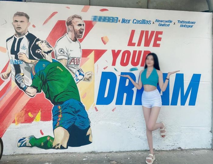 Web cá độ phi pháp quảng cáo công khai ngoài đường phố