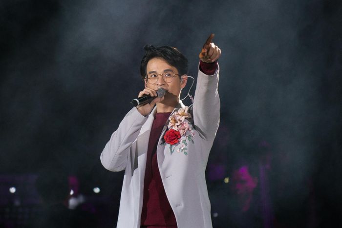 Bàn tay phe vé hay sai lầm của ê-kíp Hà Anh Tuấn?