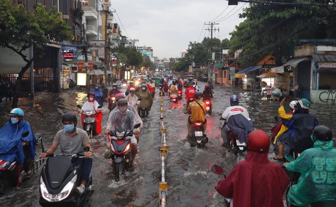Mưa lớn diện rộng tại Nam Bộ có thể kéo dài 2 ngày nữa
