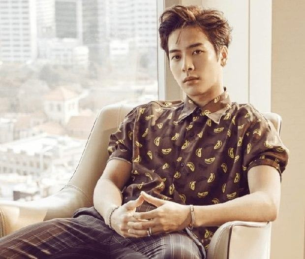 Nam ca sĩ gây tranh cãi vì thu tiền khi fan muốn chụp ảnh thân mật