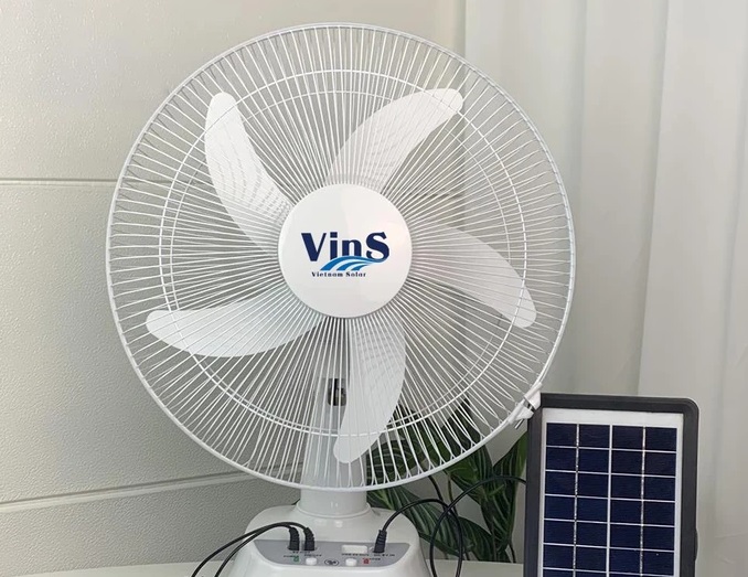Quạt sạc điện: ‘Cháy’ hàng, loạn giá, chất lượng ‘không biết đường nào mà lần’