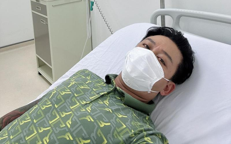 Ca sĩ Tuấn Hưng bất ngờ phải nhập viện truyền nước