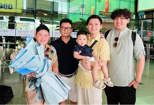 Bằng Kiểu đưa các con từ Mỹ về nghỉ hè tại quê nhà