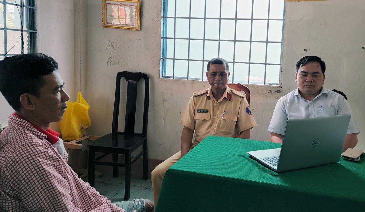 Sự thật vụ CSGT kiểm tra nồng độ cồn người đậu xe máy bên đường