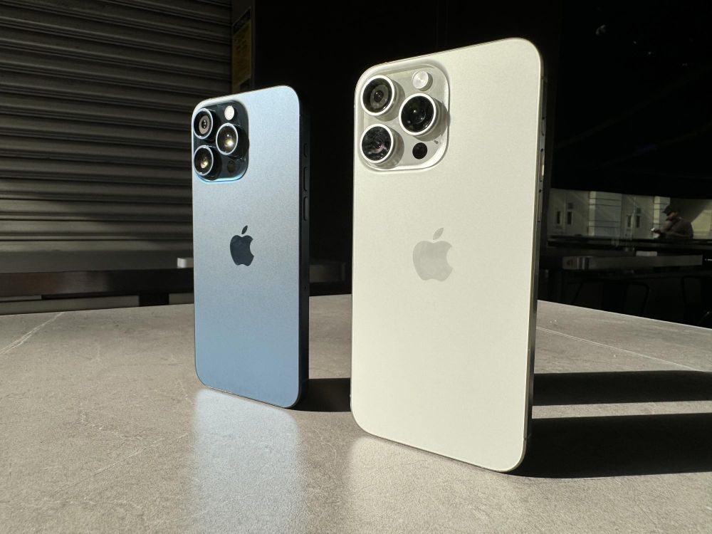 ‘Đập hộp’ iPhone 15 Pro Max ‘xách tay’ về Việt Nam sớm