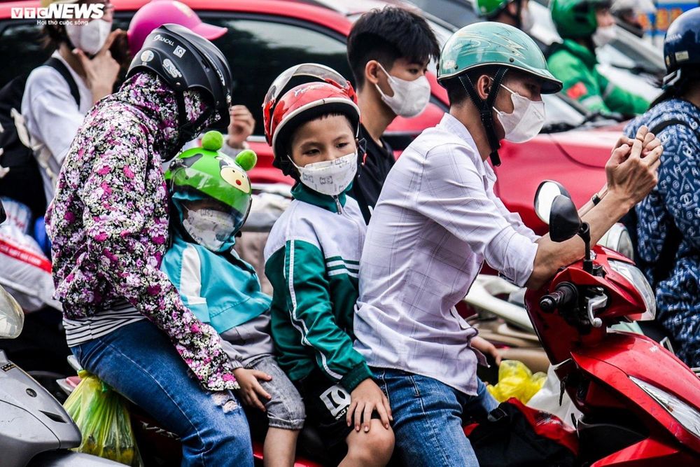 Giao thông ngày cuối nghỉ lễ: Hà Nội ùn tắc, TP.HCM thông thoáng