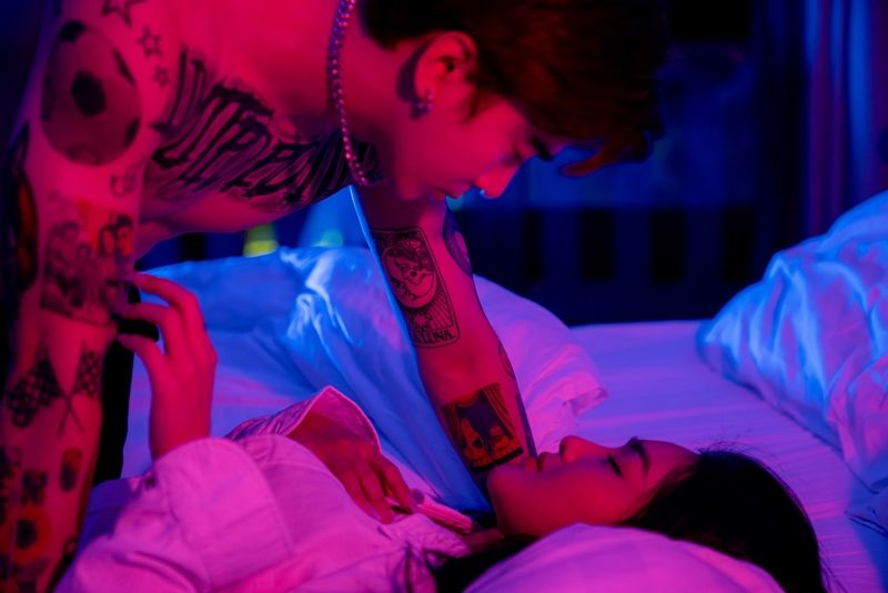 Chi Dân tung MV 18+, nhiều cảnh nóng gây tranh cãi