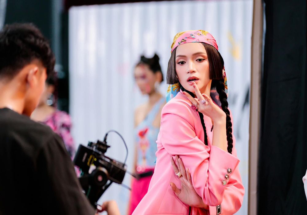 Hương Giang tại The New Mentor: Set đồ rẻ nhất là 121 triệu, tóc giả không dưới 10 triệu