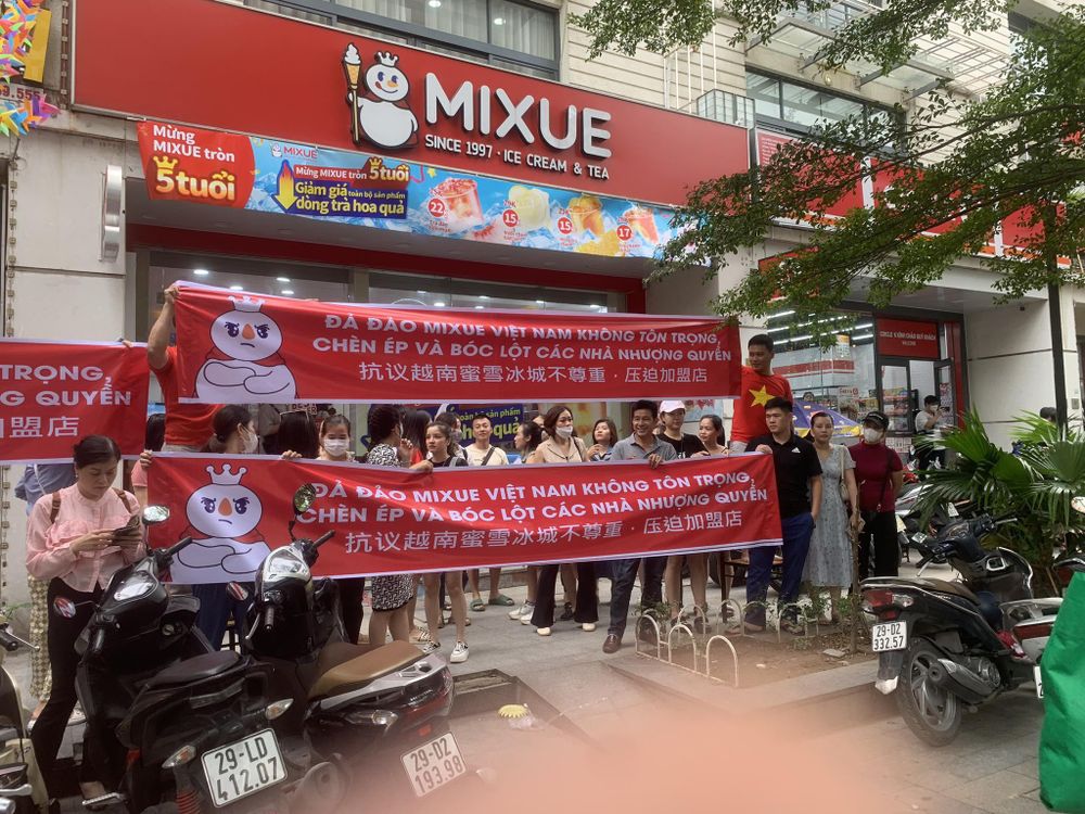 Đầu tư bạc tỷ, chủ cửa hàng Mixue nhượng quyền nổi giận vì chính sách giá