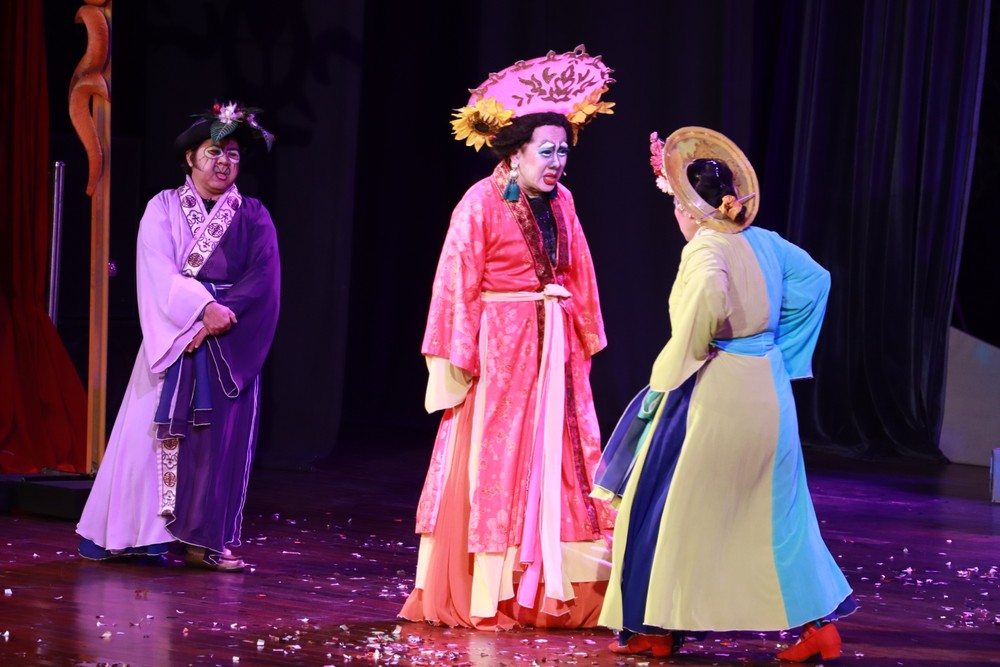 Thành Lộc, Hữu Châu cùng các nghệ sĩ tương tác, hòa giọng trong suất cuối Ngày xửa ngày xưa số 34