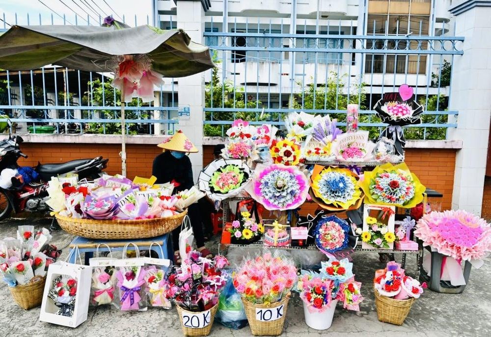 Hoa ‘đồng tiền’ đắt khách dịp lễ 20/10