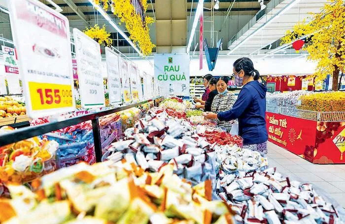 Lo bị mất việc và giảm lương, lấy đâu tiền mua sắm Tết