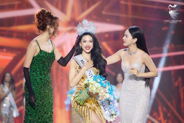Miss Universe Vietnam lên tiếng về phản hồi của Miss Universe và tân hoa hậu nghi ‘hít bóng cười’