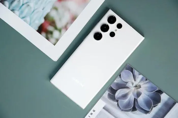 Giảm hơn 13 triệu, Galaxy S23 Ultra có cạnh tranh được với iPhone 15 Pro Max?