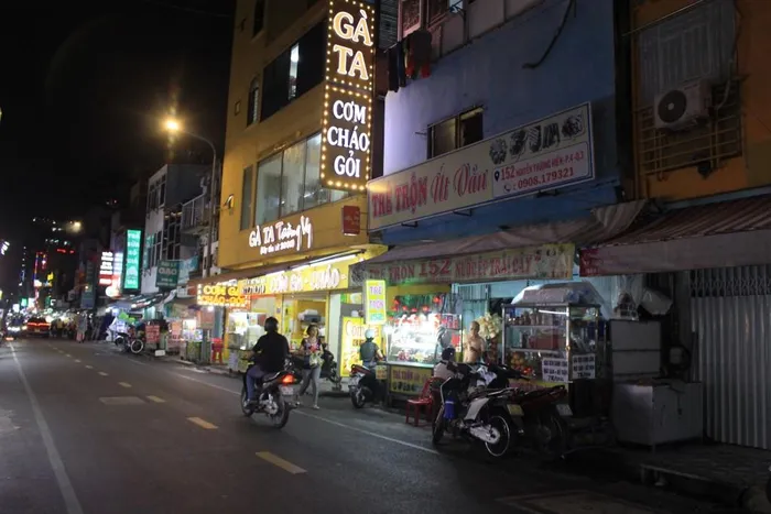 Phố đêm, chợ đêm ở TP.HCM đìu hiu, thưa thớt khách