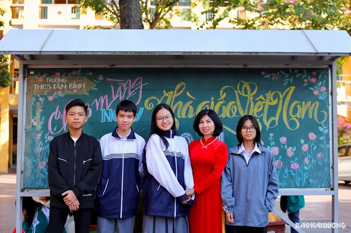 Những hình ảnh ý nghĩa trong ngày tri ân thầy cô