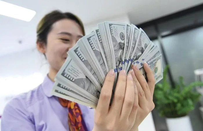 Giá USD ngân hàng giảm mạnh, mất mốc 24.400 đồng