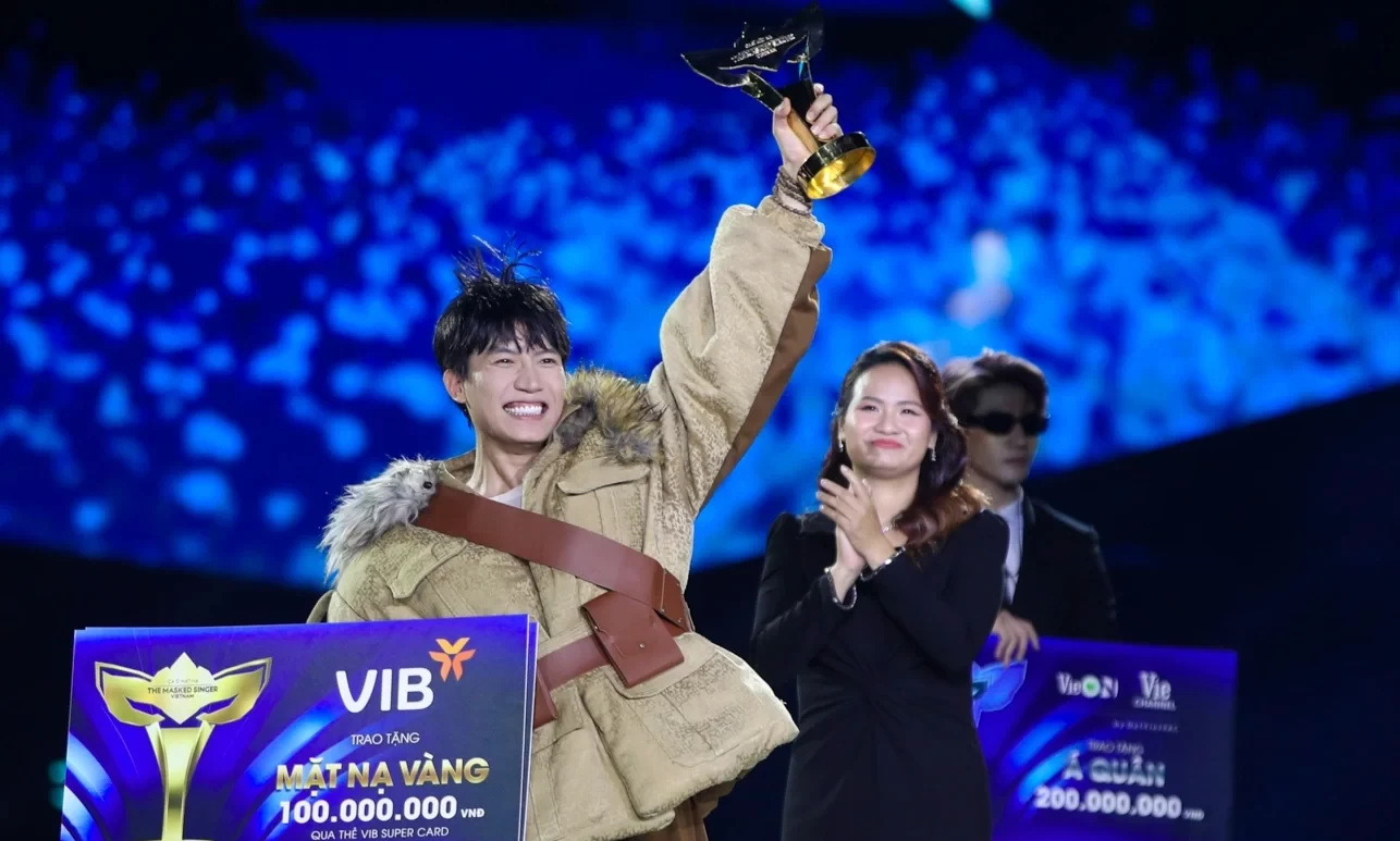 Quán Quân The Masked Singer Vietnam – Ca Sĩ Mặt Nạ Mùa 2 gọi tênVoi Bản Đôn, lộ diện thân phận là ca sĩ Anh Tú 