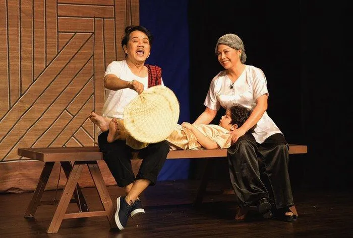 NSƯT Thành Lộc xin lỗi khán giả vì sơ suất trong vở kịch