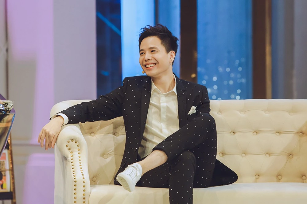 Ra nhạc mới ít người quan tâm, nam ca sĩ quyết định thanh lý quần áo để ‘xả xui’?