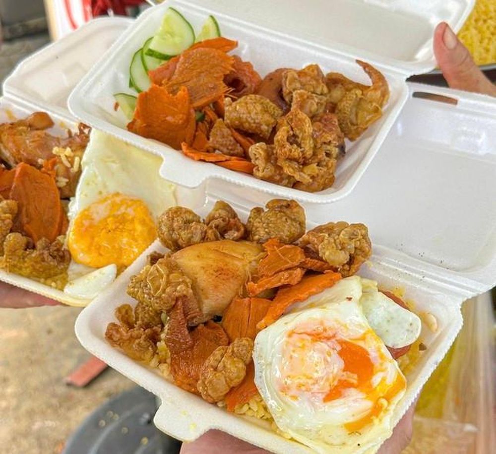 Thiên đường ăn vặt gần trường THCS Tùng Thiện Vương: No căng cùng cơm gà, mì cay