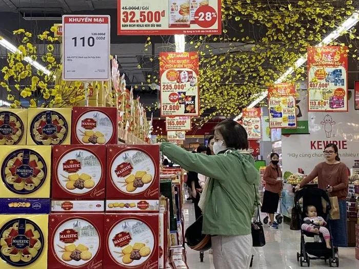 Siêu thị thi nhau tung khuyến mãi, giảm giá hàng Tết