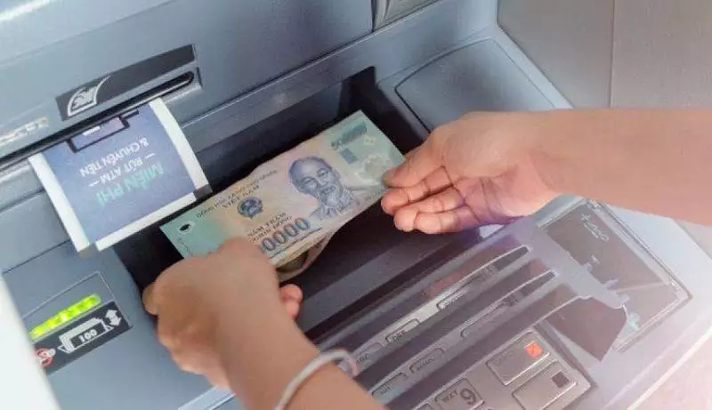 Chuyển tiền qua ATM mà không nhận được là lỗi gì?