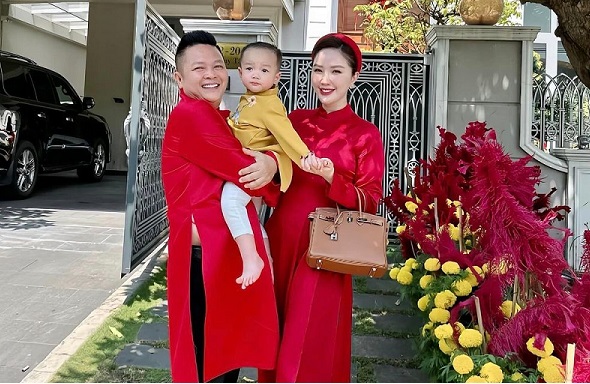 Thời trang đón Tết của các ‘nàng dâu hào môn’: Salim, Diễm My 9X mê tông hồng