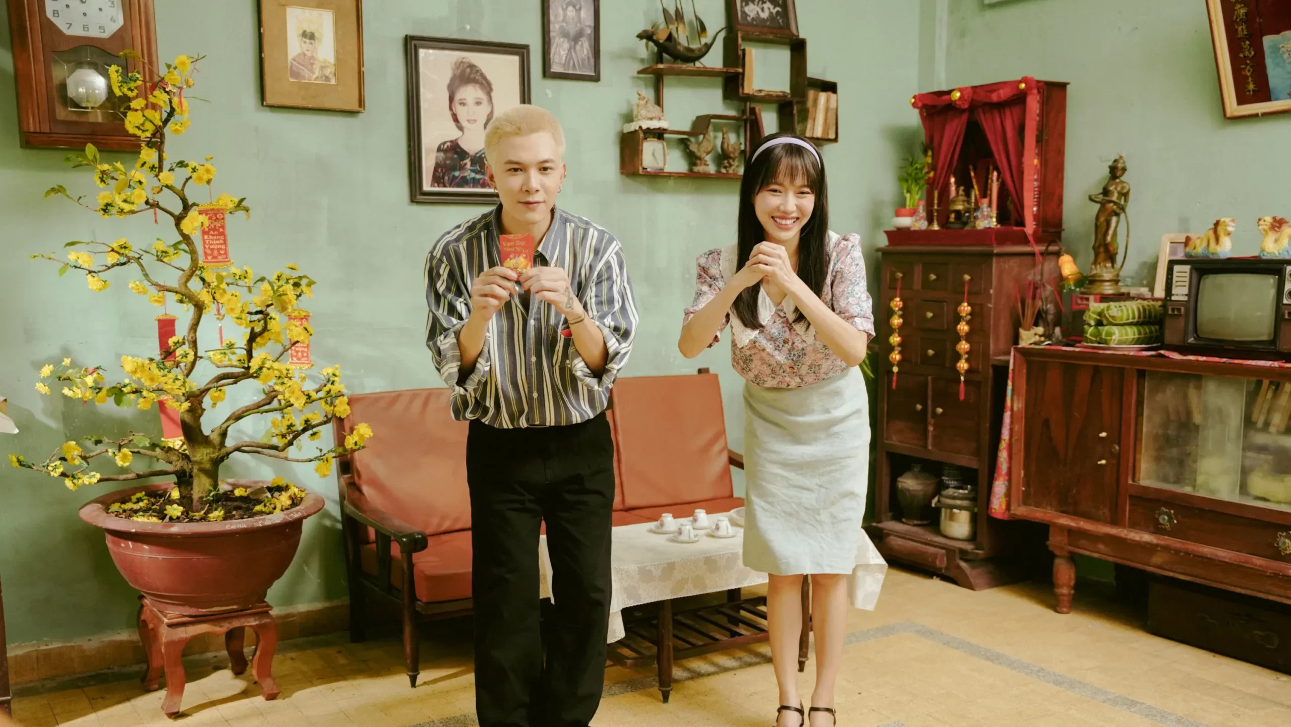 ‘Gặp lại chị bầu’ – Nhất Trung gãi chưa đúng chỗ