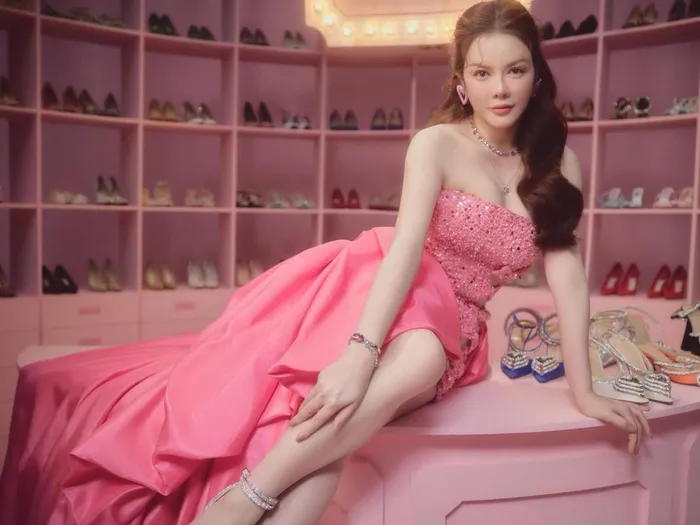 Lý Nhã Kỳ dính tin đồn bị phong tỏa tài sản