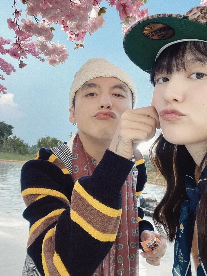 Sơn Tùng đăng ảnh nựng yêu Hải Tú ngay trước giờ ra MV mới!